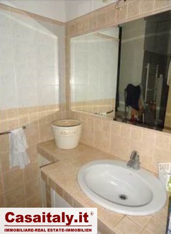Re di Roma, office to let