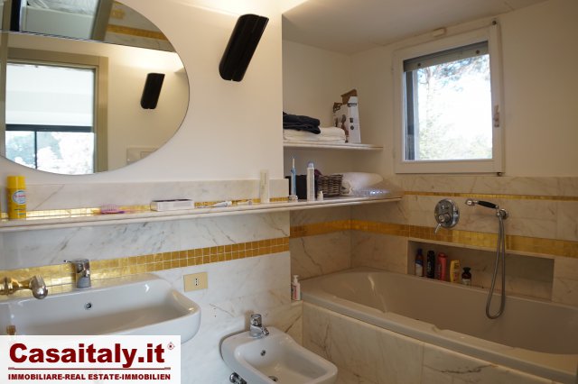 Olgiata, villa bifamiliare in locazione