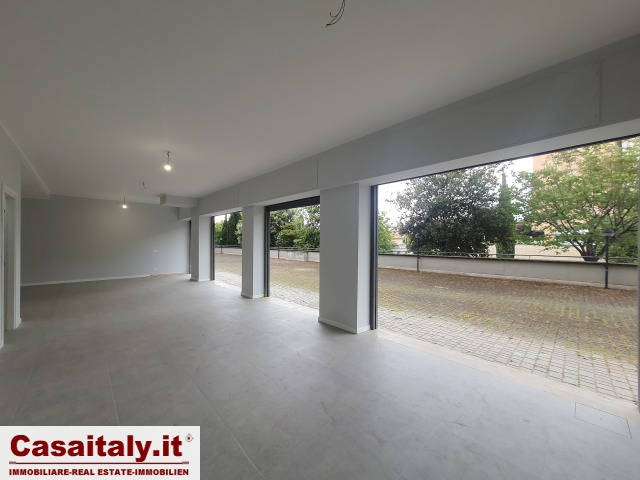 Porta di Roma negozi alta visibilità