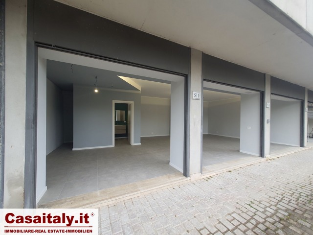 Porta di Roma negozi alta visibilità