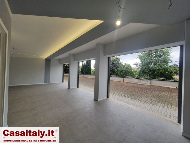 Porta di Roma negozi alta visibilità