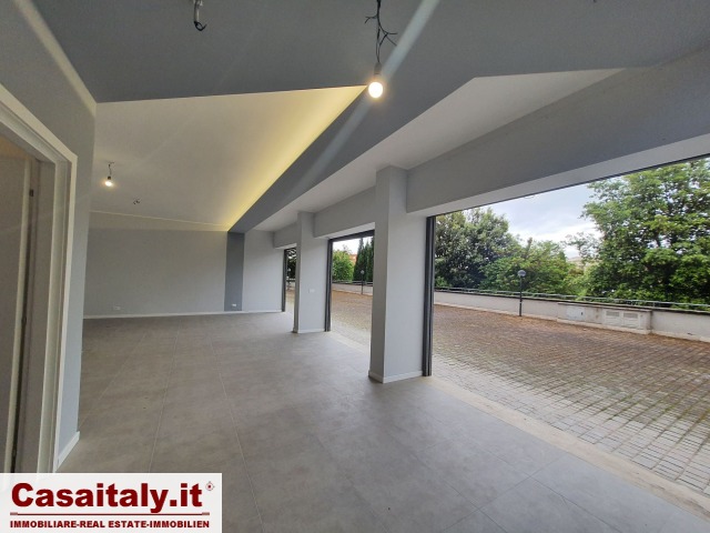 Porta di Roma negozi alta visibilità