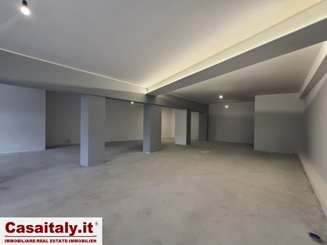 Porta di Roma negozi alta visibilità